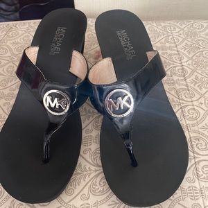 Beautiful MK SANDALS SIZE8.5